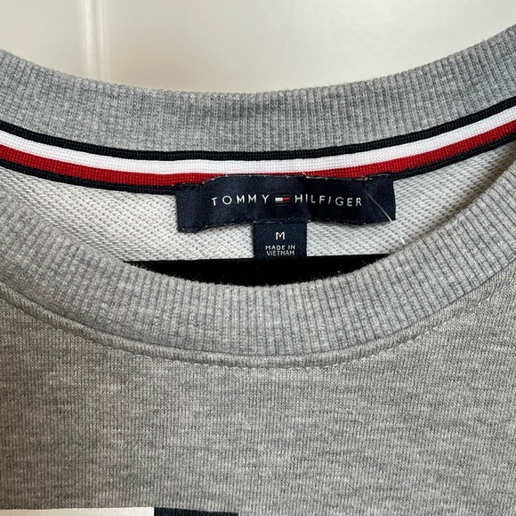 Tommy Hilfiger Sweatshirt (Medium) - Picture 3 of 3